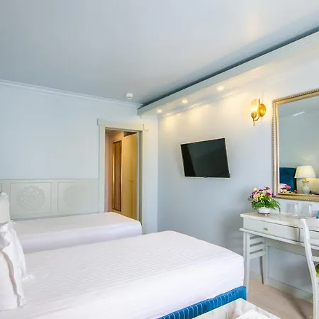 Отель Phoenicia Blue View