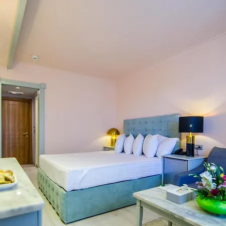 Phoenicia Blue View Отель