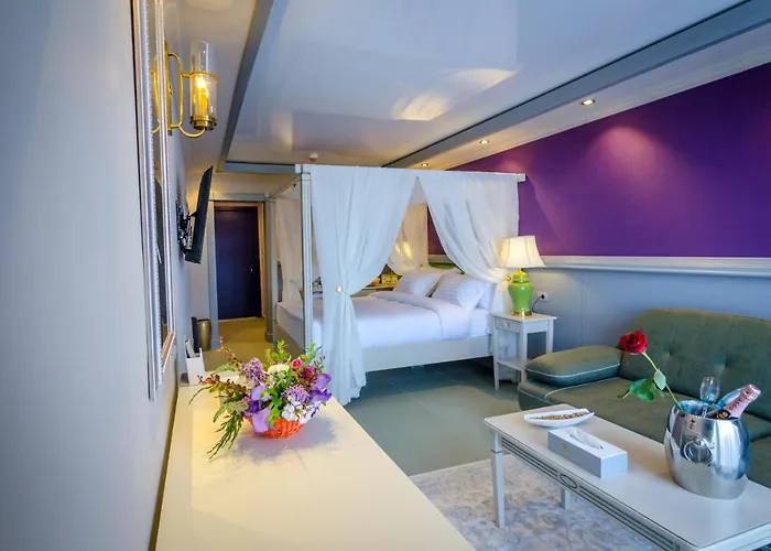 Phoenicia Blue View 4*