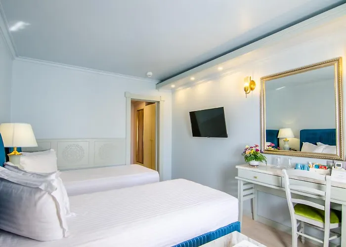 Hotel Phoenicia Blue View