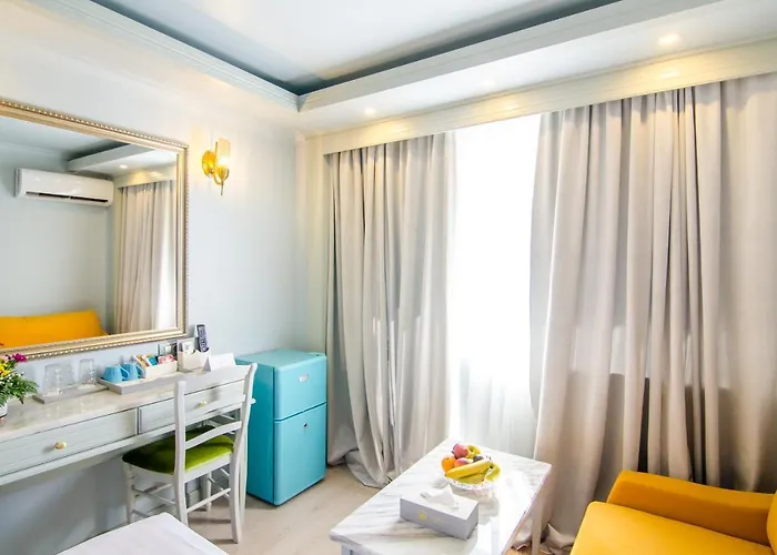 Hotel Phoenicia Blue View